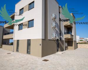 Na predaj novostavba apartmánu s výhľadom na more v Chorvátsku - Pag - Novalja