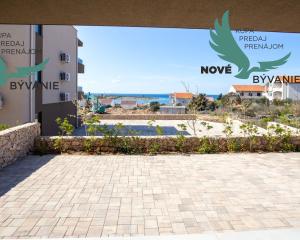 Na predaj novostavba apartmánu s výhľadom na more v Chorvátsku - Pag - Novalja