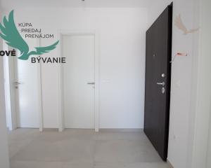 Novostavba apartmánu so záhradou blízko mora v Chorvátsku-Novalja-Pag