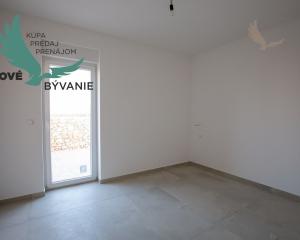 Novostavba apartmánu so záhradou blízko mora v Chorvátsku-Novalja-Pag