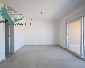 Novostavba apartmánu so záhradou blízko mora v Chorvátsku-Novalja-Pag