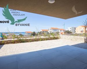 Novostavba apartmánu so záhradou blízko mora v Chorvátsku-Novalja-Pag