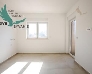 Novostavba apartmánu so záhradou blízko mora v Chorvátsku-Novalja-Pag