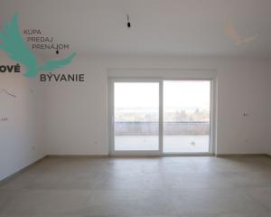 Novostavba apartmánu so záhradou blízko mora v Chorvátsku-Novalja-Pag