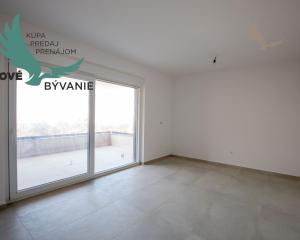 Novostavba apartmánu so záhradou blízko mora v Chorvátsku-Novalja-Pag