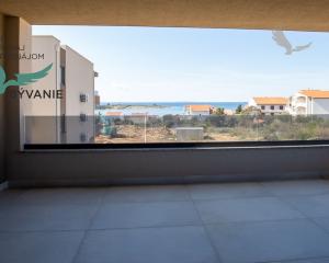 Novostavba apartmánu so záhradou blízko mora v Chorvátsku-Novalja-Pag