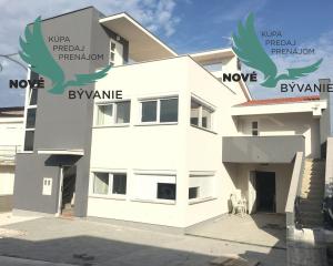 Chorvátsko - Exkluzívne na predaj luxusná vila 3x apartmán len 70 od mora