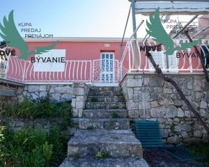 Exkluzívny dom v prvej rade s panoramatickým výhľadom na ostrove Murter v Chorvátsku