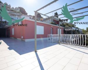 Exkluzívny dom v prvej rade s panoramatickým výhľadom na ostrove Murter v Chorvátsku