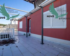 Exkluzívny dom v prvej rade s panoramatickým výhľadom na ostrove Murter v Chorvátsku