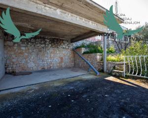 Exkluzívny dom v prvej rade s panoramatickým výhľadom na ostrove Murter v Chorvátsku