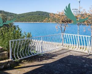 Exkluzívny dom v prvej rade s panoramatickým výhľadom na ostrove Murter v Chorvátsku