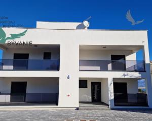 Chorvátsko: Novostavba apartmánu s výhľadom na more