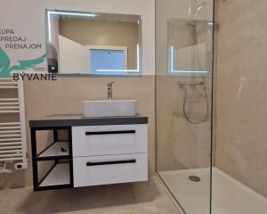 Chorvátsko: Novostavba apartmánu s výhľadom na more