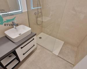 Chorvátsko: Novostavba apartmánu s výhľadom na more