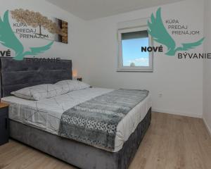 Na predaj novostavba apartmánu s panoramatikým výhľadom na more s jacuzzi na strešnej terase v kráľovskom meste Nin v Chorvátsku