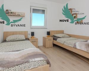 Na predaj novostavba apartmánu s panoramatikým výhľadom na more s jacuzzi na strešnej terase v kráľovskom meste Nin v Chorvátsku