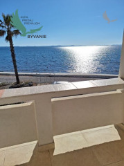 Exluzívne dom v prvej rade od mora s nerušeným výhľadom na more vo vyhľadávanej lokalite na ostrove Vir v Chorvátsku