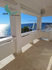 Exluzívne dom v prvej rade od mora s nerušeným výhľadom na more vo vyhľadávanej lokalite na ostrove Vir v Chorvátsku