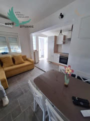 Exluzívne dom v prvej rade od mora s nerušeným výhľadom na more vo vyhľadávanej lokalite na ostrove Vir v Chorvátsku