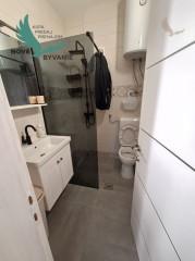 Exluzívne dom v prvej rade od mora s nerušeným výhľadom na more vo vyhľadávanej lokalite na ostrove Vir v Chorvátsku