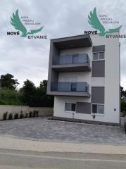 Vir: Moderný Apartmán s Výhľadom na More a Vlastným Parkovaním – Novostavba 2025!