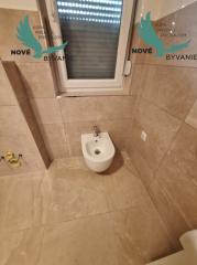 Vir: Moderný Apartmán s Výhľadom na More a Vlastným Parkovaním – Novostavba 2025!