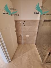 Vir: Moderný Apartmán s Výhľadom na More a Vlastným Parkovaním – Novostavba 2025!