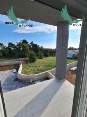 Vir: Moderný Apartmán s Výhľadom na More a Vlastným Parkovaním – Novostavba 2025!