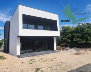 Novostavba domu s výhľadom na more a bazénom v Chorvátsku v Privlake