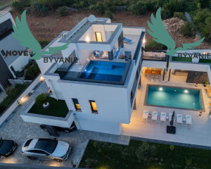 Na predaj luxusná vila s bazénom, výhľadom na more , kompletne zariadená - Zaton - Chorvátsko