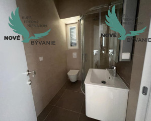 Chorvátsko- EXKLUZÍVNE Jedinečný Penhouse mezonet s výhľadom na more a súkromný chodník ku moru, ktoré je 50m