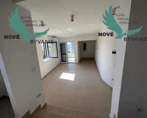 Chorvátsko- EXKLUZÍVNE Jedinečný Penhouse mezonet s výhľadom na more a súkromný chodník ku moru, ktoré je 50m