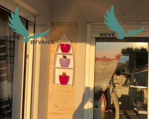 Na predaj apartmán so strešnou terasou len 80m od mora, výhľad na more Vir- Chorvátsko