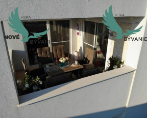 Na predaj apartmán so strešnou terasou len 80m od mora, výhľad na more Vir- Chorvátsko