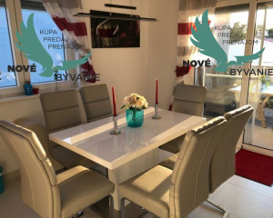 Na predaj apartmán so strešnou terasou len 80m od mora, výhľad na more Vir- Chorvátsko