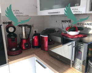 Na predaj apartmán so strešnou terasou len 80m od mora, výhľad na more Vir- Chorvátsko