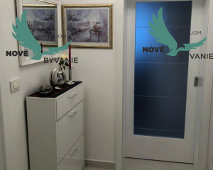 Na predaj apartmán so strešnou terasou len 80m od mora, výhľad na more Vir- Chorvátsko