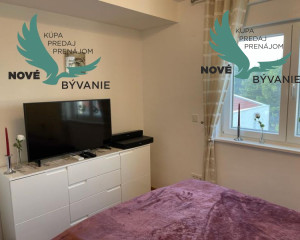 Na predaj apartmán so strešnou terasou len 80m od mora, výhľad na more Vir- Chorvátsko