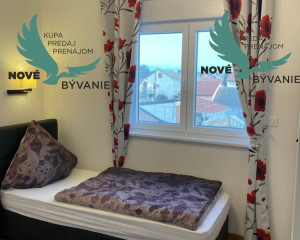 Na predaj apartmán so strešnou terasou len 80m od mora, výhľad na more Vir- Chorvátsko