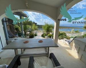 Nádherný dom 1.rad na mori Chorvátsko