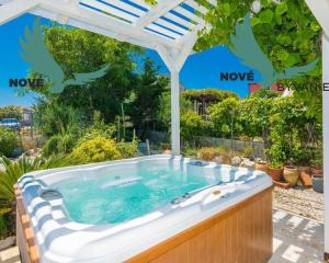 Nádherný dom 1.rad na mori Chorvátsko