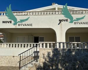 Dom 2x apartmán len 80m od mora s výhľadom na more v Chorvátsku na ostrove Vir