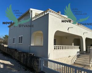 Dom 2x apartmán len 80m od mora s výhľadom na more v Chorvátsku na ostrove Vir