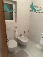 Dom 2x apartmán len 80m od mora s výhľadom na more v Chorvátsku na ostrove Vir