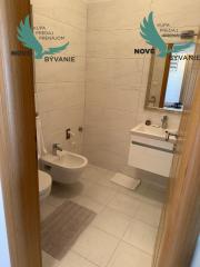 Dom 2x apartmán len 80m od mora s výhľadom na more v Chorvátsku na ostrove Vir