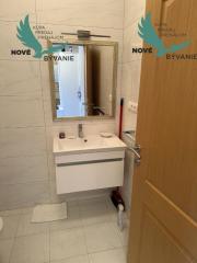 Dom 2x apartmán len 80m od mora s výhľadom na more v Chorvátsku na ostrove Vir