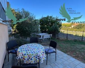 Chorvátsko - Na predaj apartmán so záhradou blízko mora