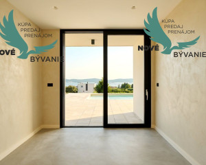 Moderná Vila s Panoramatickým Výhľadom na More – Váš Luxusný Únik k Jadranskému Pobrežiu!