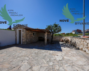 Exkluzívna kamenná vila s bazénom – Ideálna investícia do vášho oddychu!